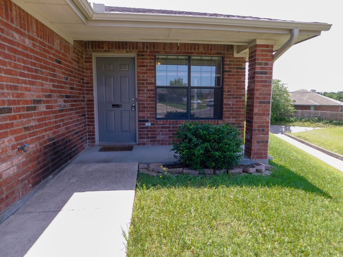Primary Photo - 5210 Daybreak Dr
