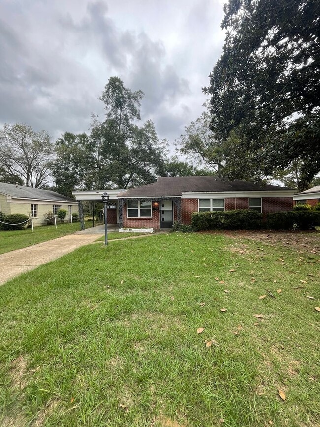 Building Photo - 916 Grenada Dr