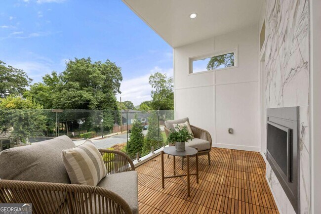 Foto del edificio - 24 Hutchinson St NE