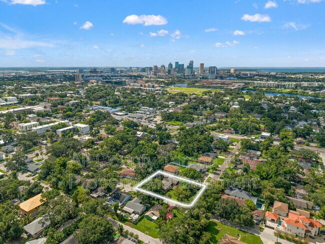 Foto del edificio - 2725 N Myrtle Ave