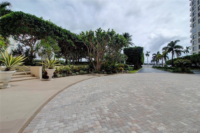 Building Photo - 1801 S Flagler Dr
