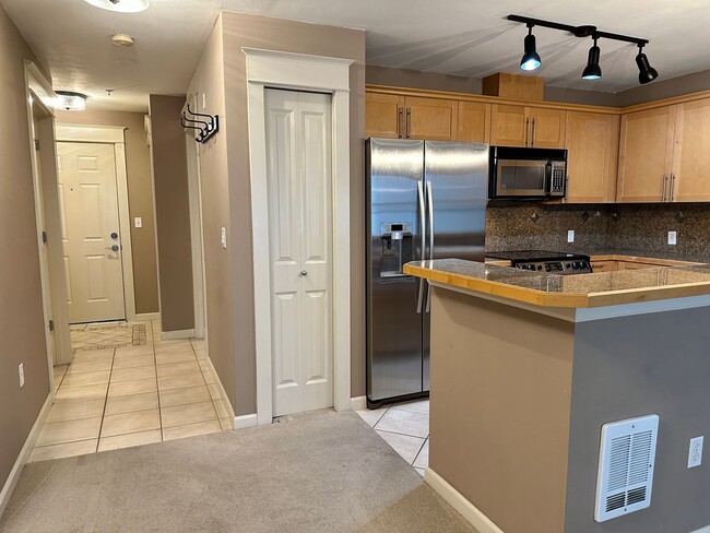 Building Photo - 2 Weeks Free! Charming 1BR/1BA Apartment w...