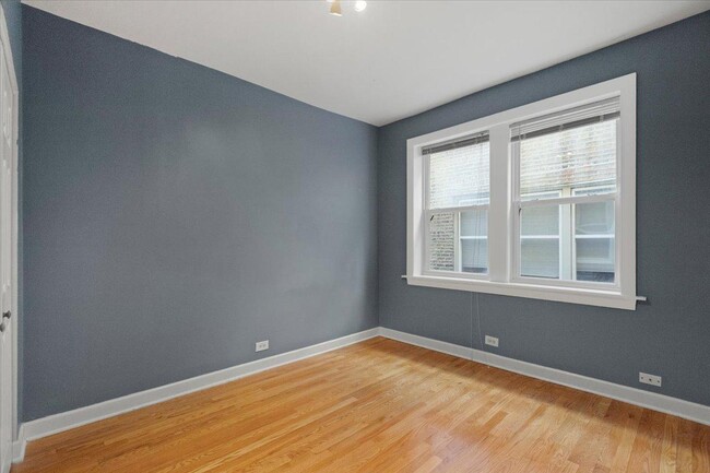 Foto del edificio - 2 bedroom in Chicago IL 60647