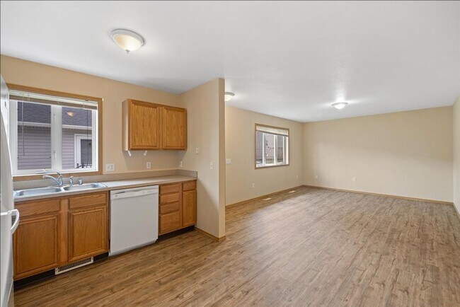 Building Photo - $1295- 2 Bed/ 1 Bath Single Family Home in...