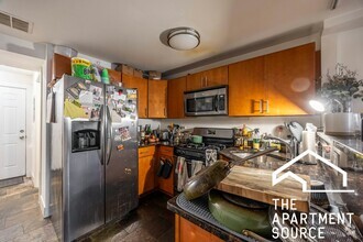 Building Photo - 3023 N Oakley Ave