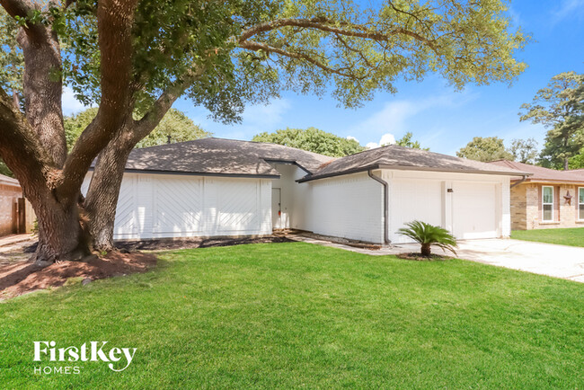 Building Photo - 2515 N Spring Dr