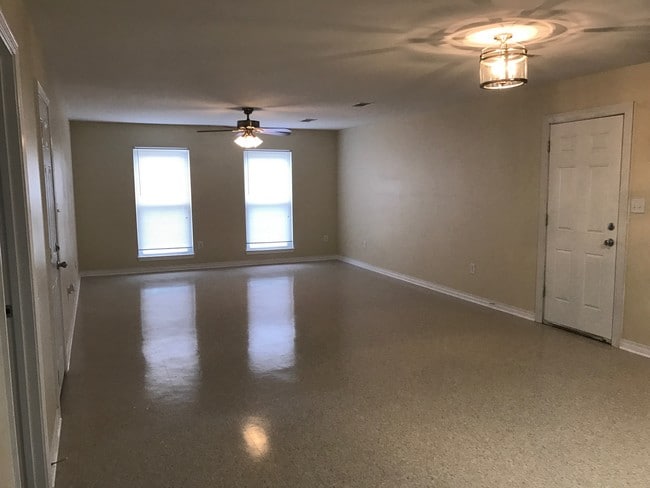 Building Photo - 1406 Hooks Dr