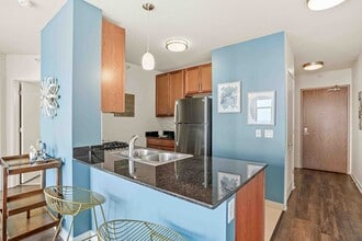 Building Photo - 543 W Kinzie St