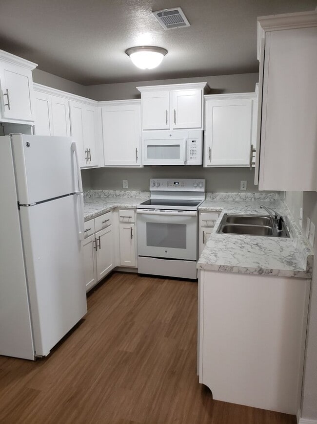 Building Photo - 2107b Ingalls Ln