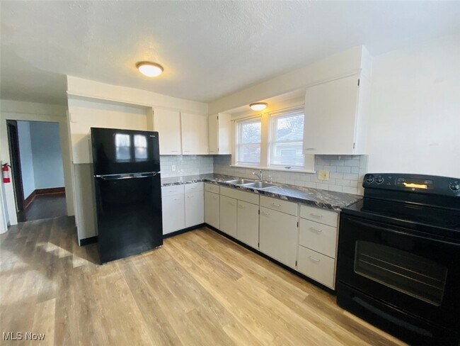 Foto del edificio - 2420 E Market St