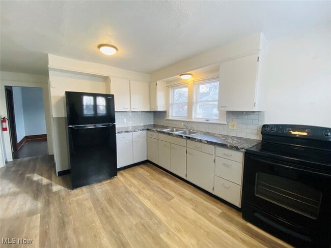 Building Photo - 2420 E Market St