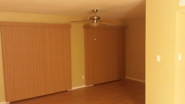 Foto del edificio - 2820 S Bartell Dr