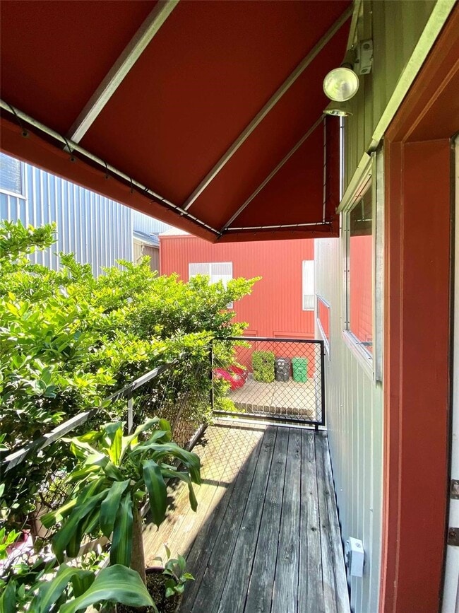 Building Photo - 823 Robin St