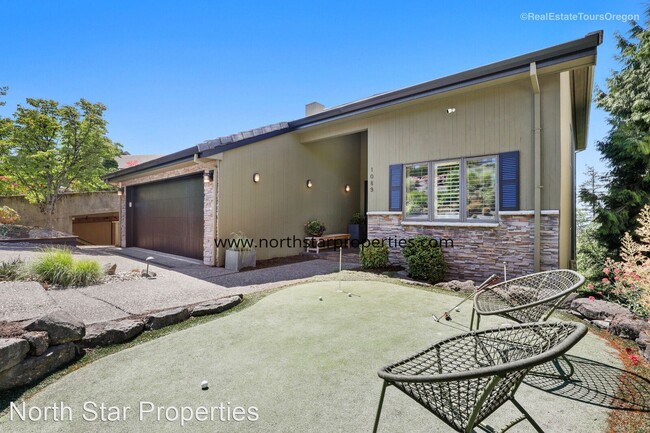 Building Photo - 4 br, 2.5 bath House - 1089 SW Summit View Dr