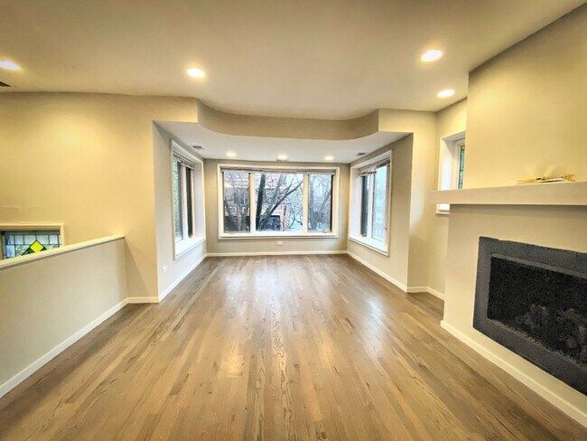 Foto del edificio - 825 N Oakley Blvd