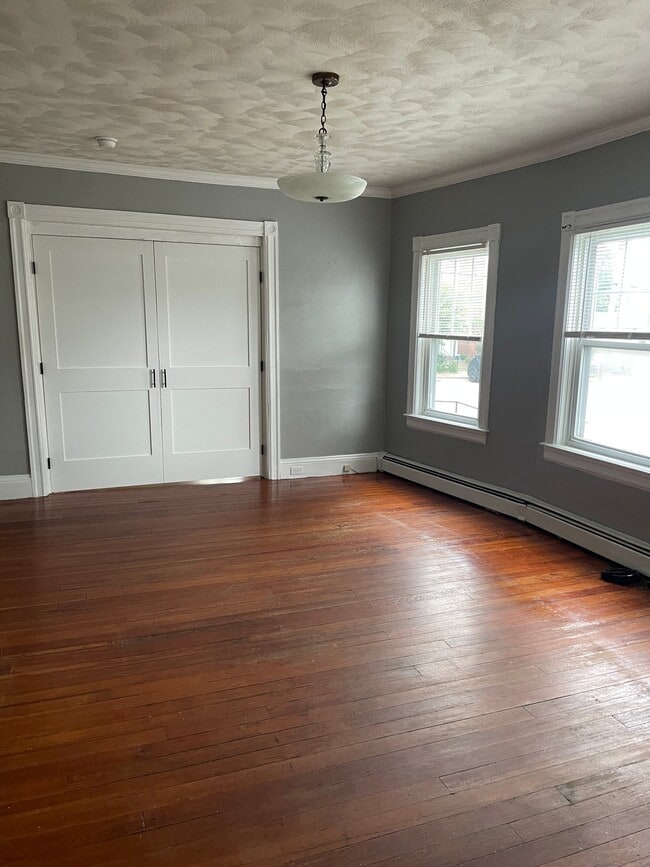 Building Photo - 458 East Ave