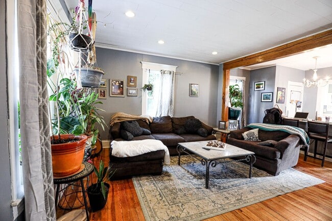 Building Photo - 670 Jones Ave