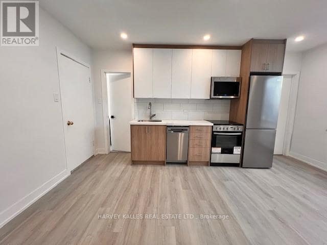 Photo du bâtiment - 1982 Eglinton Ave W