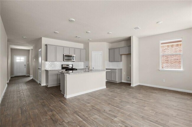 Foto del edificio - 150 Jayden Dr