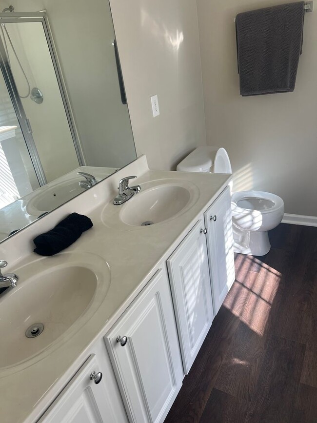 Building Photo - 2008 Duke Adam St