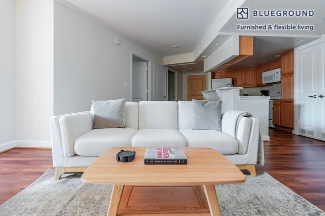 Building Photo - 3900 Fairfax Dr