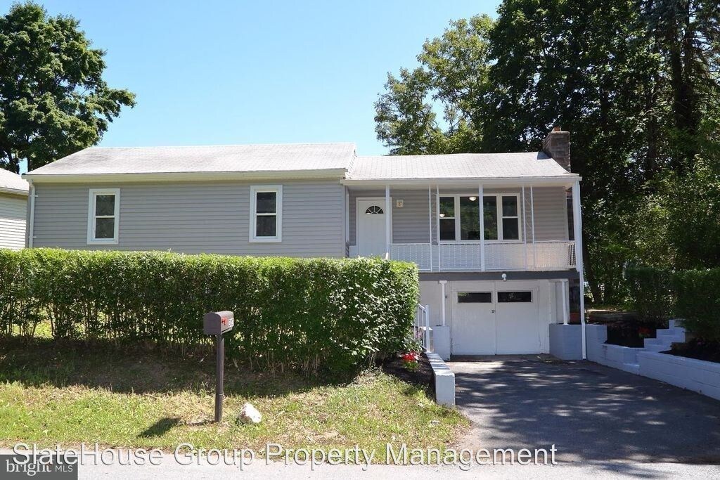 Primary Photo - 3 br, 1 bath House - 303 Willow Rd EGWST