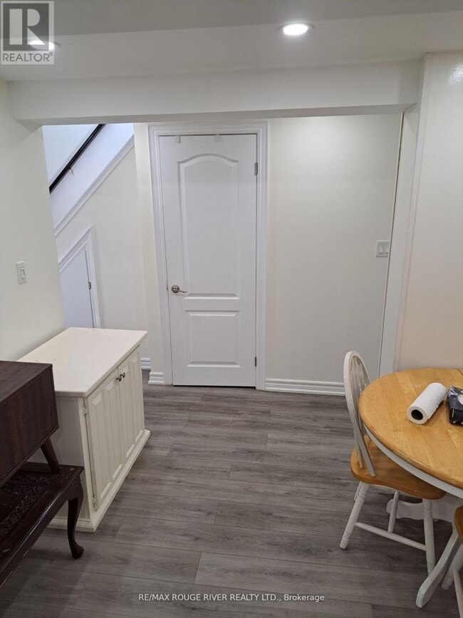 Building Photo - 848 Danforth Rd