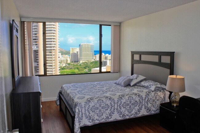 Building Photo - Fully Furnished 1 Bed/1 Bath/1 Parking at ...
