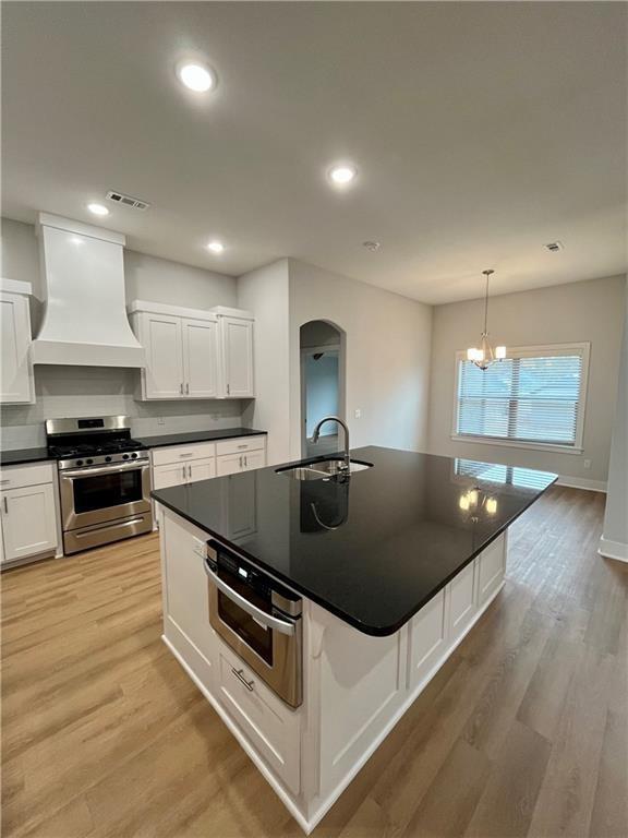 Building Photo - 1545 N Dawes St