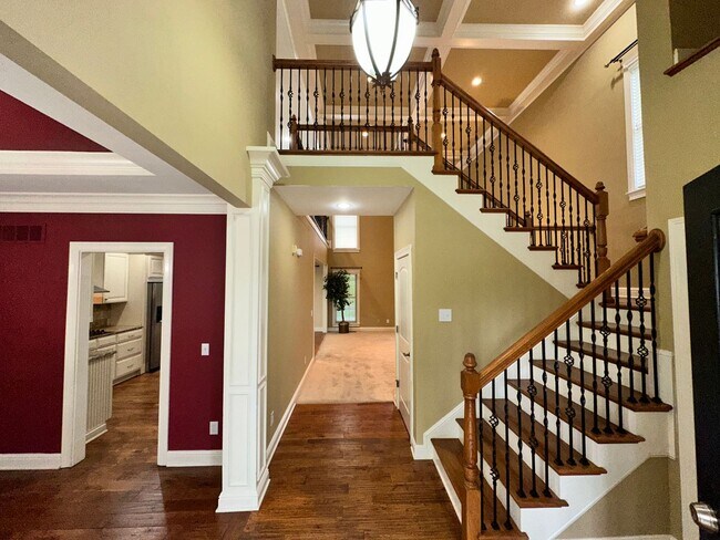Building Photo - BEAUTIFUL, SPACIOUS 5 BR, 4.5 BATH HOME! G...