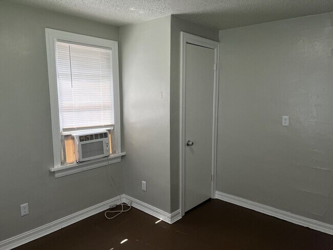 Foto del edificio - 3400 NW 15th St