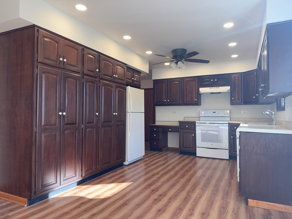 Foto del edificio - 580 N State St