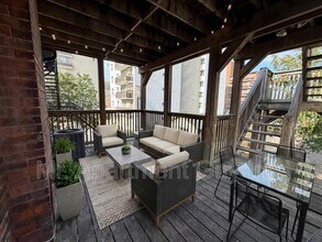 Building Photo - 128 Wellington St S