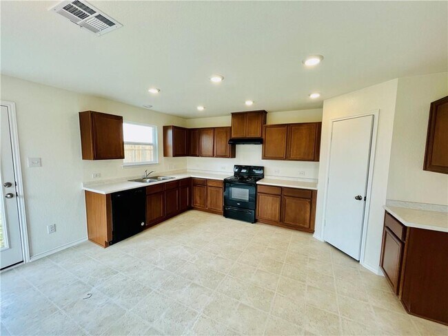 Foto del edificio - 13501 Martha Washington Pl