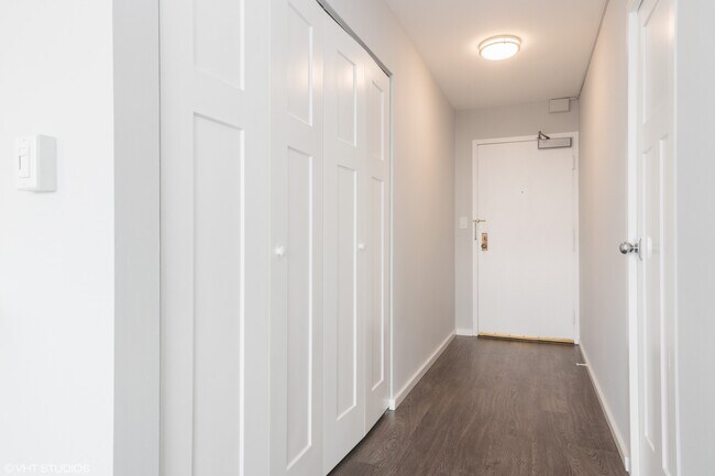 Foto del edificio - 3550 N Lake Shore Dr