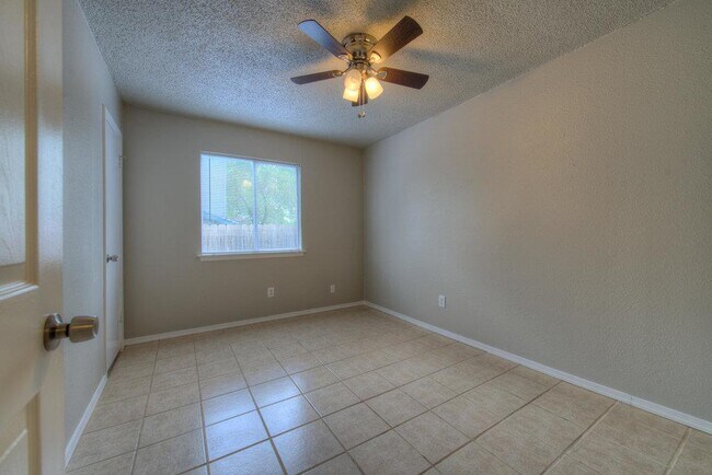 Foto del edificio - 2412 Burleson Ct