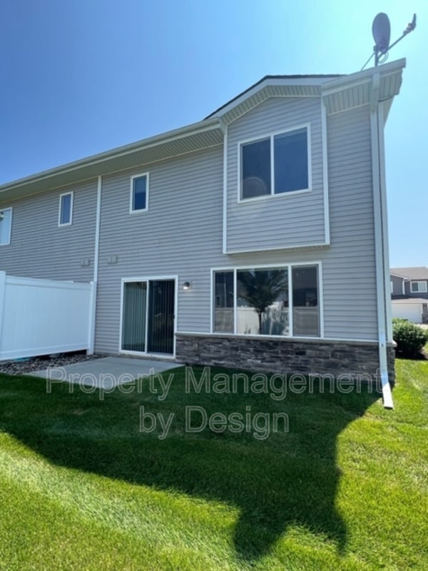 Building Photo - 763 NE Macey Way