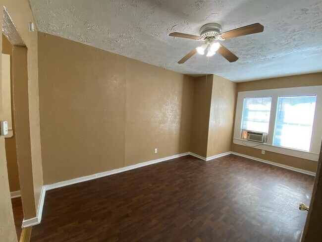 Foto del edificio - 801 N Lancaster Ave