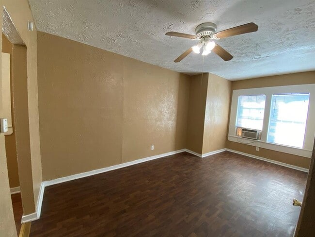 Building Photo - 801 N Lancaster Ave