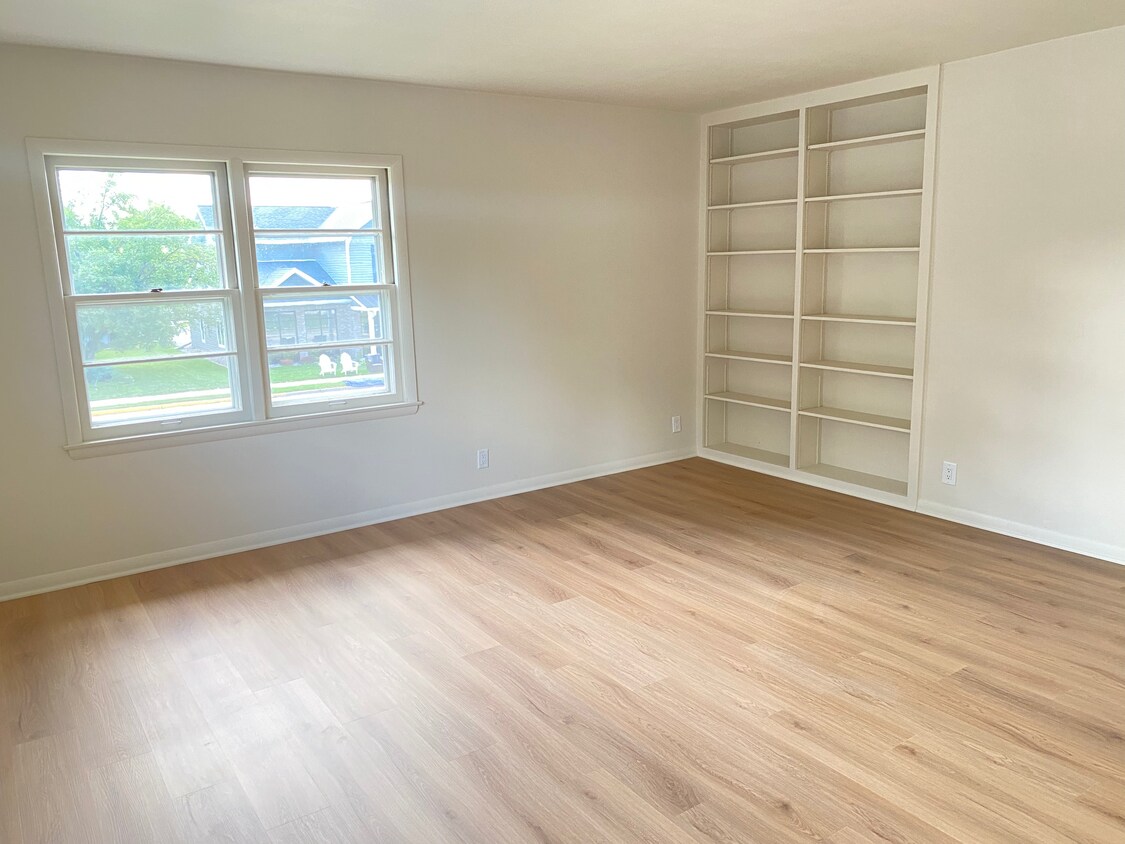 Living Room - 314 E Main St