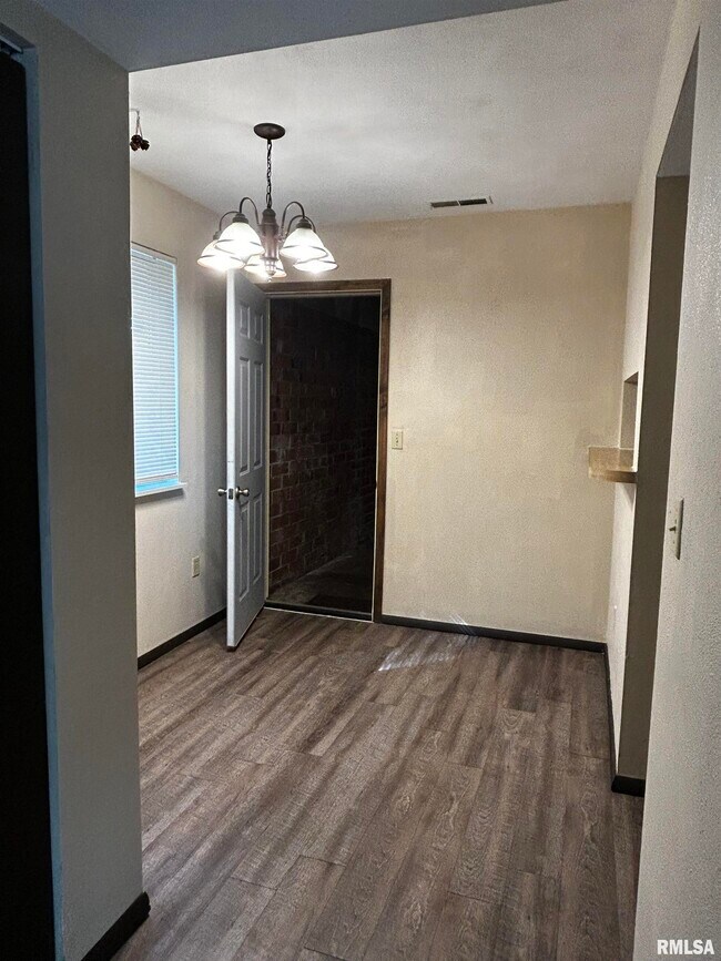 Building Photo - 3440 W Richwoods Blvd