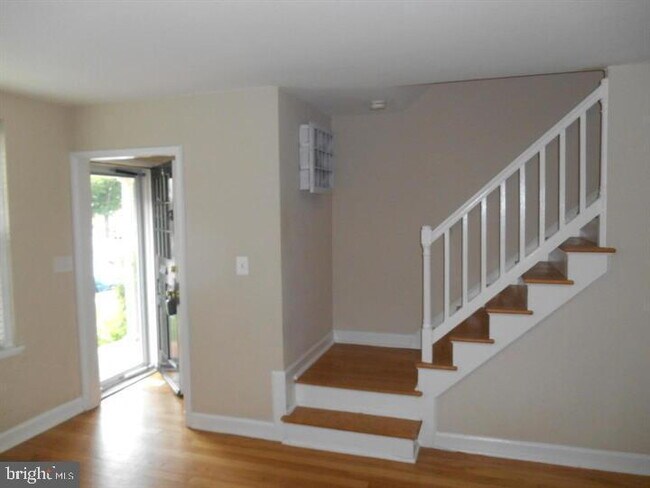 Foto del edificio - Charming Three-Level Fairlington Townhouse!