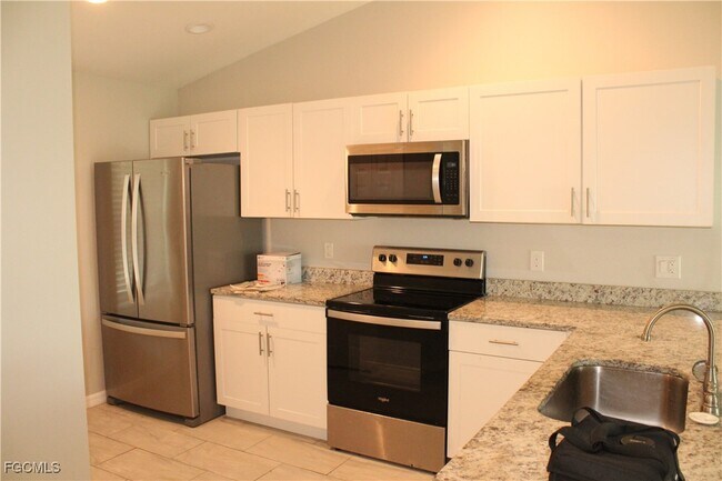 Foto del edificio - 912 SW 39th Terrace