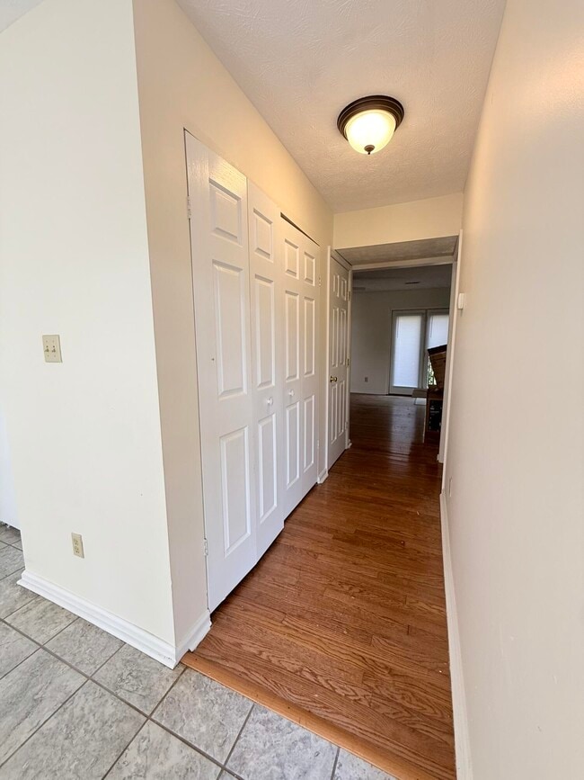 Building Photo - 200 Shamrock Ln