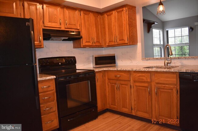 Building Photo - 32 Basswood Ct