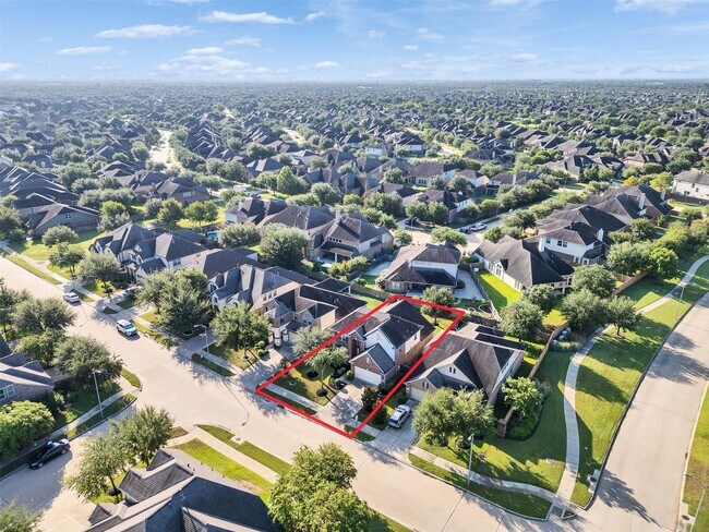 Building Photo - 28655 Maple Red Dr
