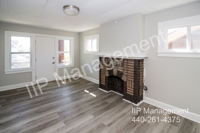 Foto del edificio - 3188 W 111th St