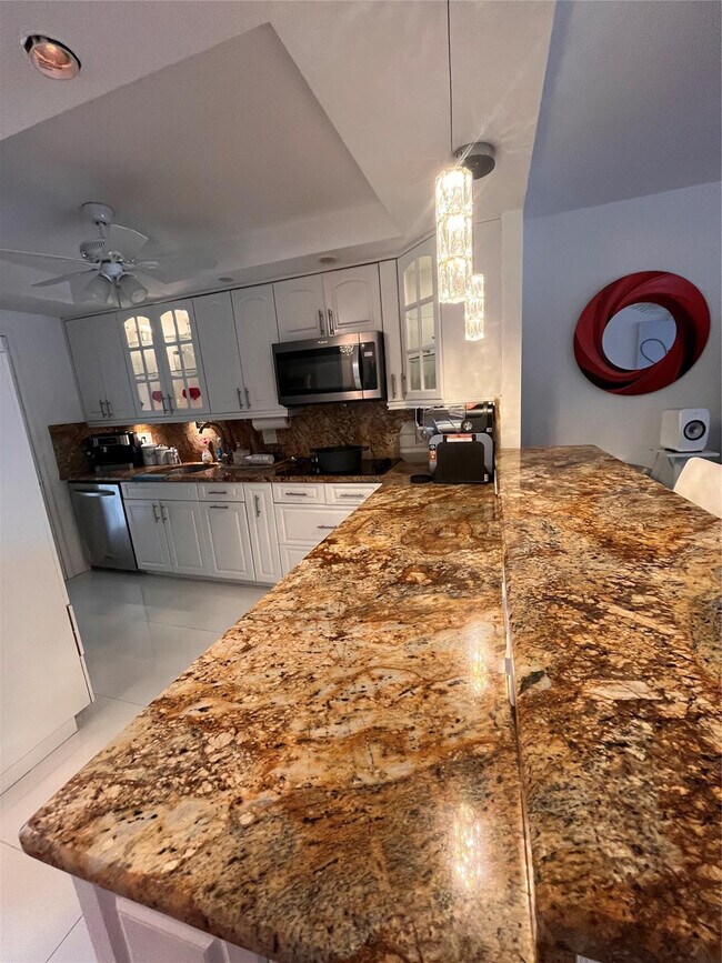 Foto del edificio - 400 Golden Isles Dr