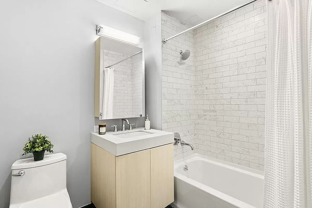 Building Photo - 555 Waverly Avenue