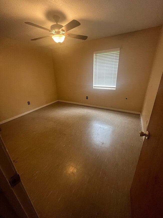 Building Photo - 516 Summit St